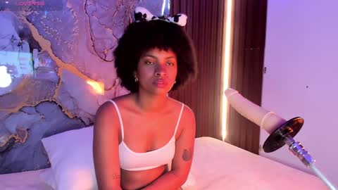 Mey online show from October 5, 2025, 2:37 pm