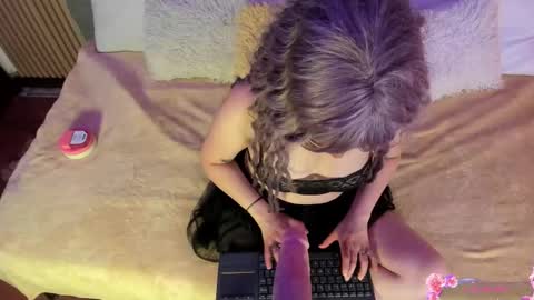 Mey online show from March 29, 2026, 9:26 pm