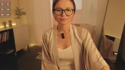 alice_eva online show from September 15, 2025, 12:05 pm