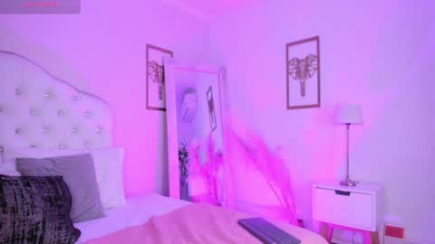 Alice Graay  online show from January 25, 2025, 7:38 am