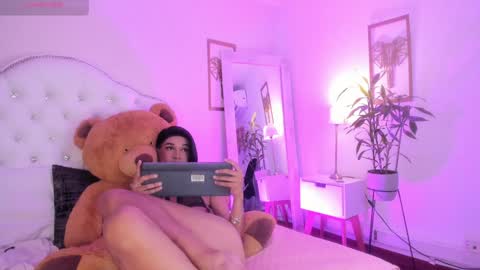 Alice Graay  online show from February 8, 2025, 5:40 am