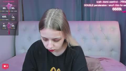 alice_halle online show from October 13, 2025, 8:14 am
