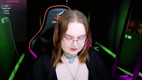 alice_linger online show from September 16, 2025, 3:35 pm