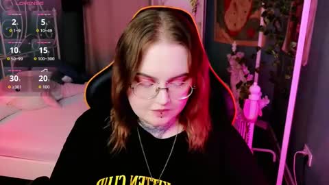 alice_linger online show from September 23, 2025, 8:34 pm