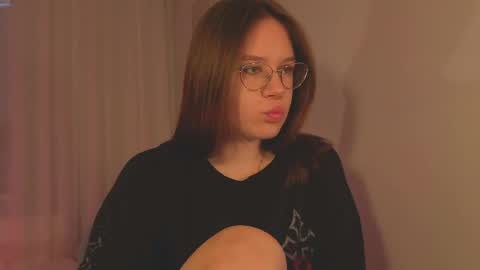 Snapshot of alice_miiiller chatting on May 22, 2026, 12:00 pm Alice online show from May 22, 2026, 12:00 pm