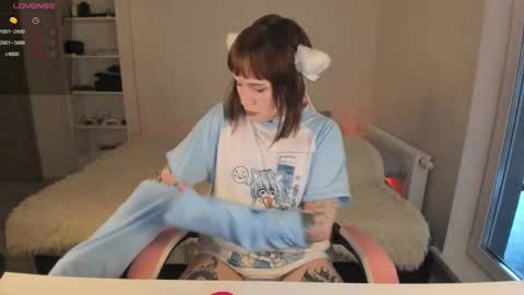  Alice  online show from October 11, 2025, 12:15 pm