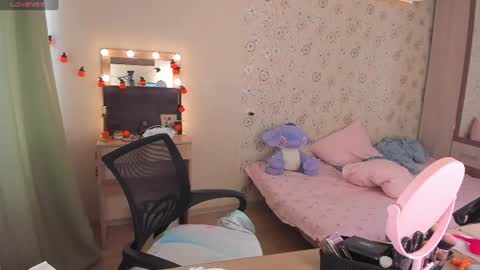 Snapshot of alice_next_door_ chatting on July 11, 2026, 9:56 am Alice online show from July 11, 2026, 9:56 am