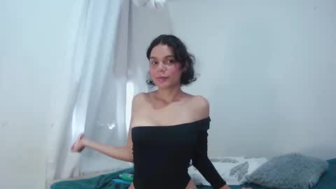 alice_paola online show from September 22, 2025, 9:39 pm