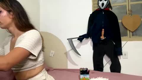 alice_santana2002 online show from October 31, 2025, 9:27 pm