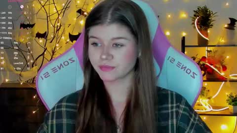 Alice online show from November 3, 2025, 7:04 pm