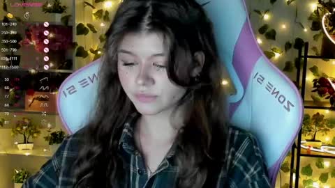 Snapshot of alice_tails chatting on April 21, 2026, 8:55 pm Alice online show from April 21, 2026, 8:55 pm