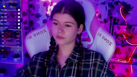 Snapshot of alice_tails chatting on May 26, 2026, 8:49 pm Alice online show from May 26, 2026, 8:49 pm