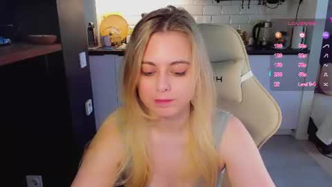 Snapshot of alice_wander chatting on June 23, 2026, 3:37 am Alice online show from June 23, 2026, 3:37 am