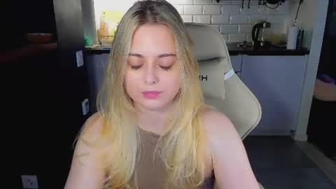 Snapshot of alice_wander chatting on June 25, 2026, 10:53 am Alice online show from June 25, 2026, 10:53 am