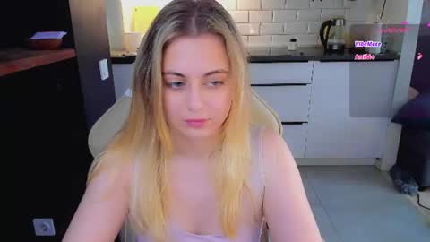 Snapshot of alice_wander chatting on July 2, 2026, 5:02 am Alice online show from July 2, 2026, 5:02 am