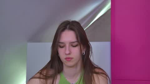 Snapshot of aliceatkin chatting on June 21, 2026, 6:16 am Alice online show from June 21, 2026, 6:16 am