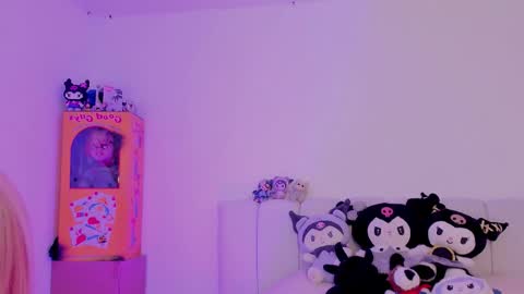 Snapshot of alicee_0 chatting on November 21, 2025, 8:29 pm Alice online show from November 21, 2025, 8:29 pm