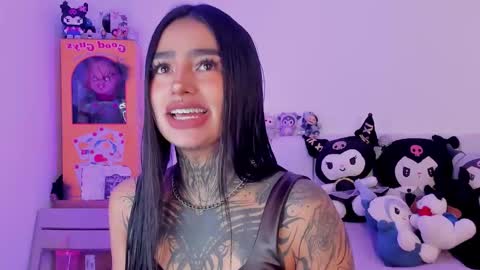 Snapshot of alicee_0 chatting on December 3, 2025, 9:35 pm Alice online show from December 3, 2025, 9:35 pm