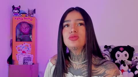 Snapshot of alicee_0 chatting on December 15, 2025, 10:58 pm Alice online show from December 15, 2025, 10:58 pm