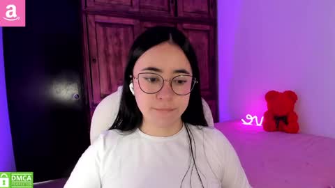 Snapshot of alicee_2 chatting on April 15, 2026, 7:32 pm Aliceee .. 97YP9VWGZHrefnav wishlist lists 1 online show from April 15, 2026, 7:32 pm