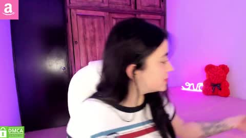 Snapshot of alicee_2 chatting on April 17, 2026, 12:24 am Aliceee .. 97YP9VWGZHrefnav wishlist lists 1 online show from April 17, 2026, 12:24 am