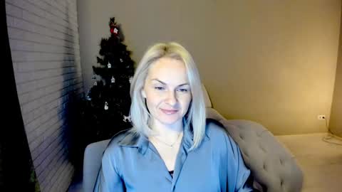 Alicee online show from December 6, 2024, 7:45 pm