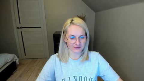 Alicee online show from February 25, 2025, 7:14 pm