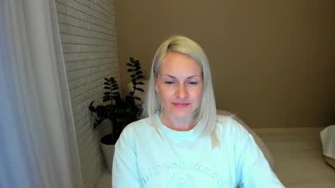 Alicee online show from September 9, 2025, 3:33 pm