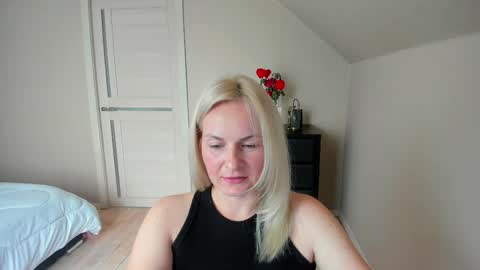 Snapshot of alicee__grace chatting on October 10, 2025, 8:13 am Alicee online show from October 10, 2025, 8:13 am