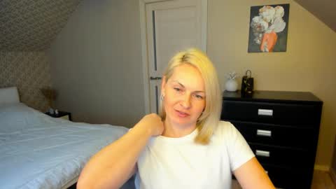 Snapshot of alicee__grace chatting on December 1, 2025, 9:25 am Alicee online show from December 1, 2025, 9:25 am