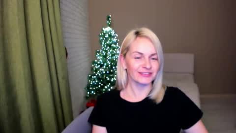 Snapshot of alicee__grace chatting on December 13, 2025, 7:53 pm Alicee online show from December 13, 2025, 7:53 pm