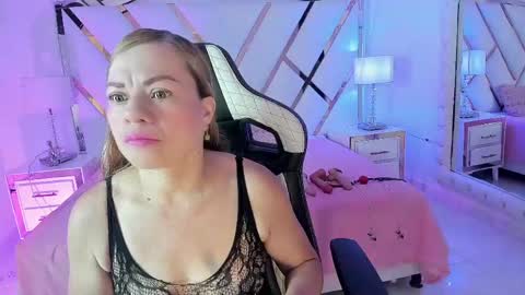 Snapshot of alicee_mature chatting on May 17, 2026, 4:32 am alicee online show from May 17, 2026, 4:32 am