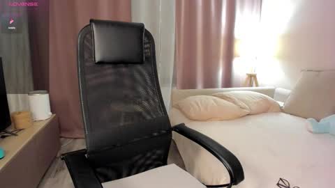 Snapshot of aliceevan chatting on November 13, 2025, 2:16 pm Daniella online show from November 13, 2025, 2:16 pm