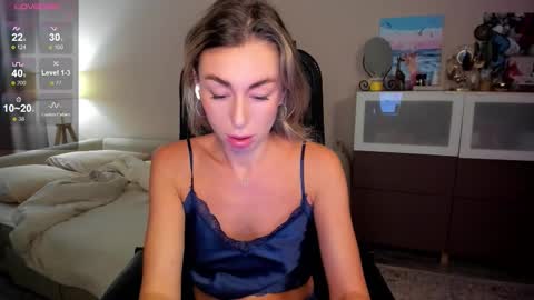 Snapshot of aliceevan chatting on November 23, 2025, 3:17 am Daniella online show from November 23, 2025, 3:17 am