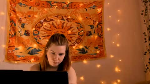 Snapshot of aliceinredsquare_ chatting on April 18, 2026, 5:55 am Alice online show from April 18, 2026, 5:55 am