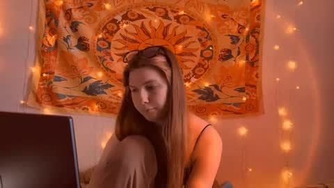 Snapshot of aliceinredsquare_ chatting on April 23, 2026, 12:29 pm Alice online show from April 23, 2026, 12:29 pm