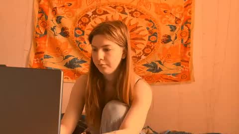 Snapshot of aliceinredsquare_ chatting on April 26, 2026, 5:05 am Alice online show from April 26, 2026, 5:05 am