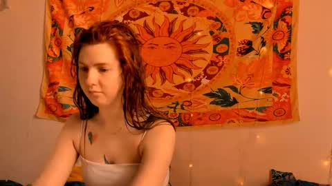Snapshot of aliceinredsquare_ chatting on May 13, 2026, 5:16 am Alice online show from May 13, 2026, 5:16 am