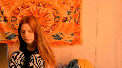 Snapshot of aliceinredsquare_ chatting on May 21, 2026, 5:14 am Alice online show from May 21, 2026, 5:14 am