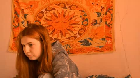 Snapshot of aliceinredsquare_ chatting on May 27, 2026, 5:15 am Alice online show from May 27, 2026, 5:15 am