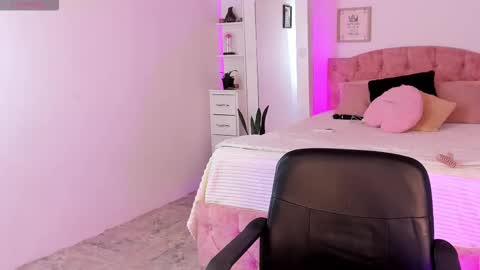 Snapshot of alicekiing_ chatting on November 26, 2025, 3:07 am ALICEKIING online show from November 26, 2025, 3:07 am
