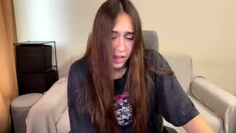 alicekollt online show from November 7, 2025, 9:31 am