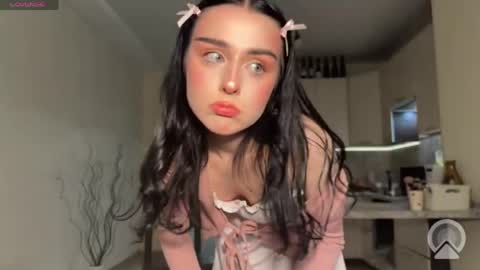 alicelaney online show from April 3, 2026, 8:07 pm