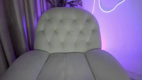 Snapshot of alicelevine chatting on June 4, 2026, 4:18 am AliceLevine online show from June 4, 2026, 4:18 am