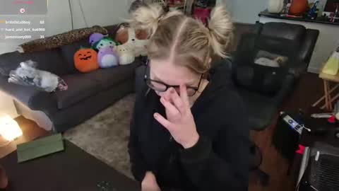 Alice Liddell online show from October 29, 2025, 5:47 pm