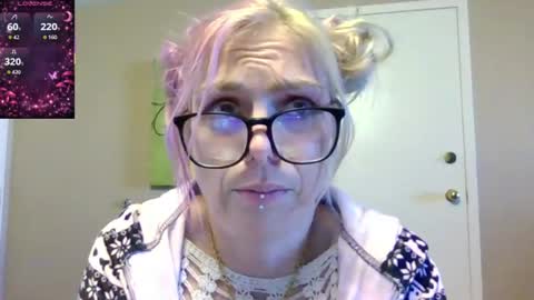 Snapshot of aliceliddell710 chatting on June 24, 2026, 12:20 am Alice Liddell online show from June 24, 2026, 12:20 am