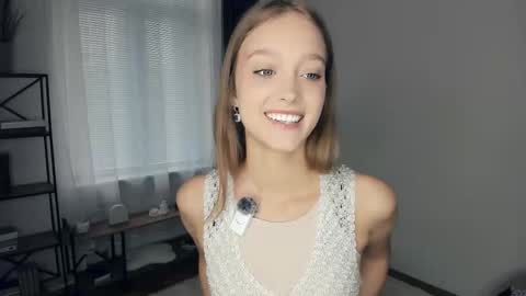 Snapshot of alicemelison chatting on October 16, 2025, 8:37 am Serena online show from October 16, 2025, 8:37 am