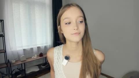 Snapshot of alicemelison chatting on October 18, 2025, 8:26 am Serena online show from October 18, 2025, 8:26 am