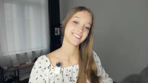 Snapshot of alicemelison chatting on October 19, 2025, 8:26 am Serena online show from October 19, 2025, 8:26 am