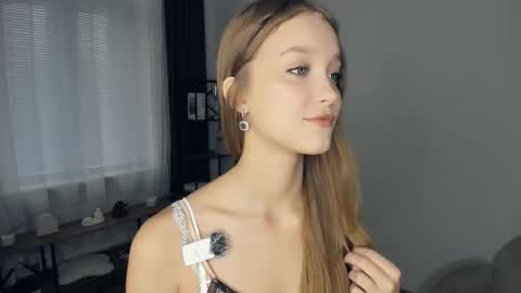 Snapshot of alicemelison chatting on October 25, 2025, 8:00 am Serena online show from October 25, 2025, 8:00 am